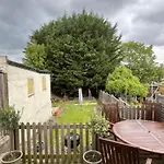 Two Bedroom Home In Headington